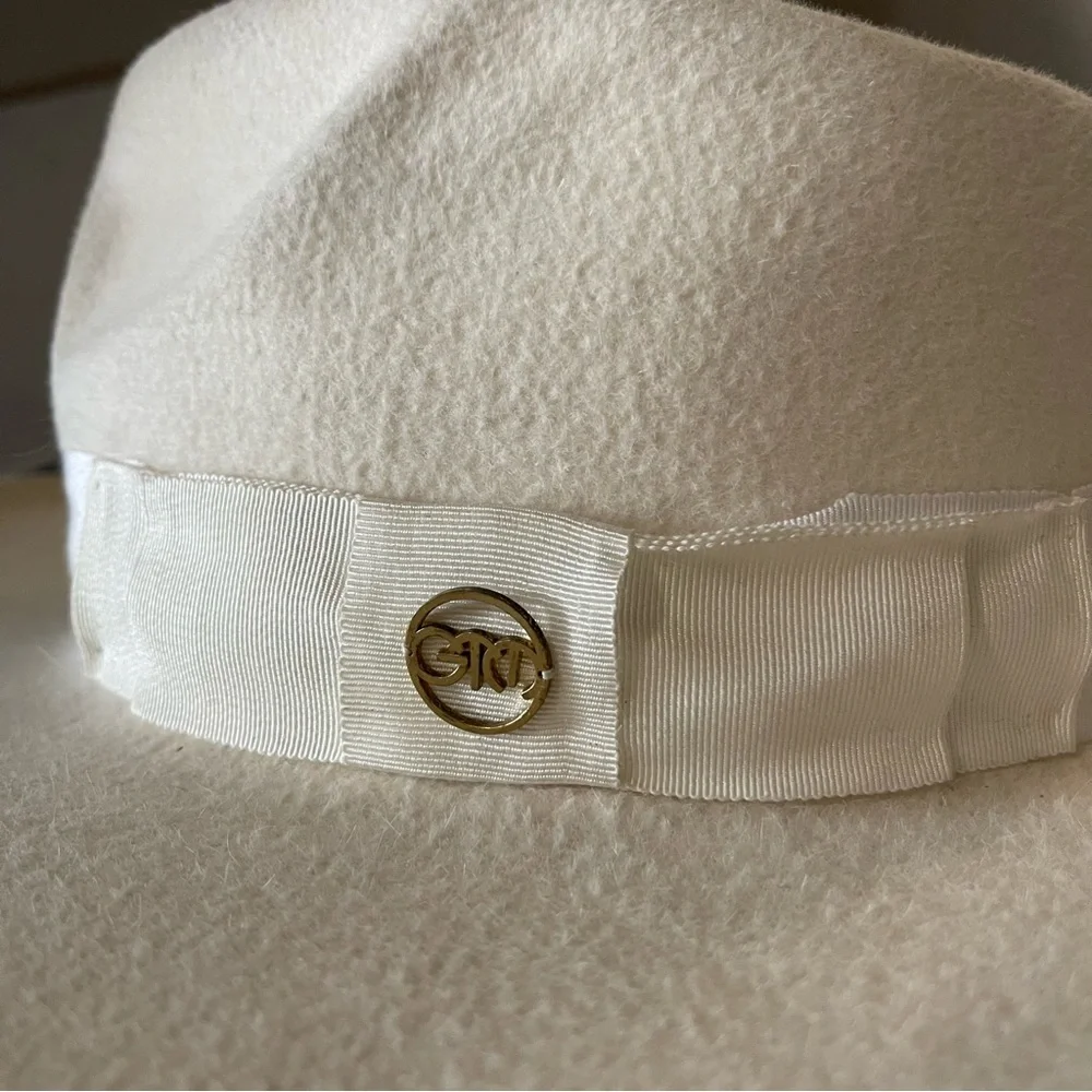 Gladys Tamez Millinery | Arch Hat Size: Small - Picture 3 of 7